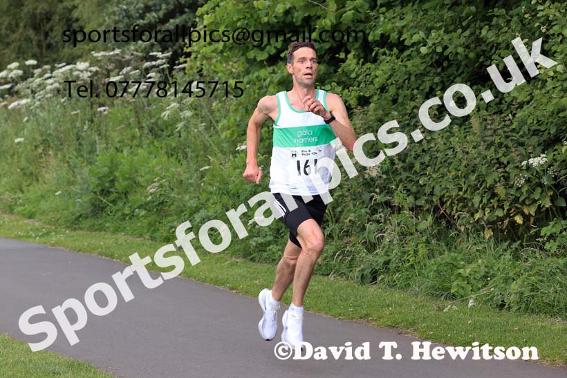 The 2024 Tynedale Pie n Peas 10k Road Race, Ovington to Low Prudhoe Country Park, Northumberland.  Photo: David T. Hewitson/Sports for All Pics
